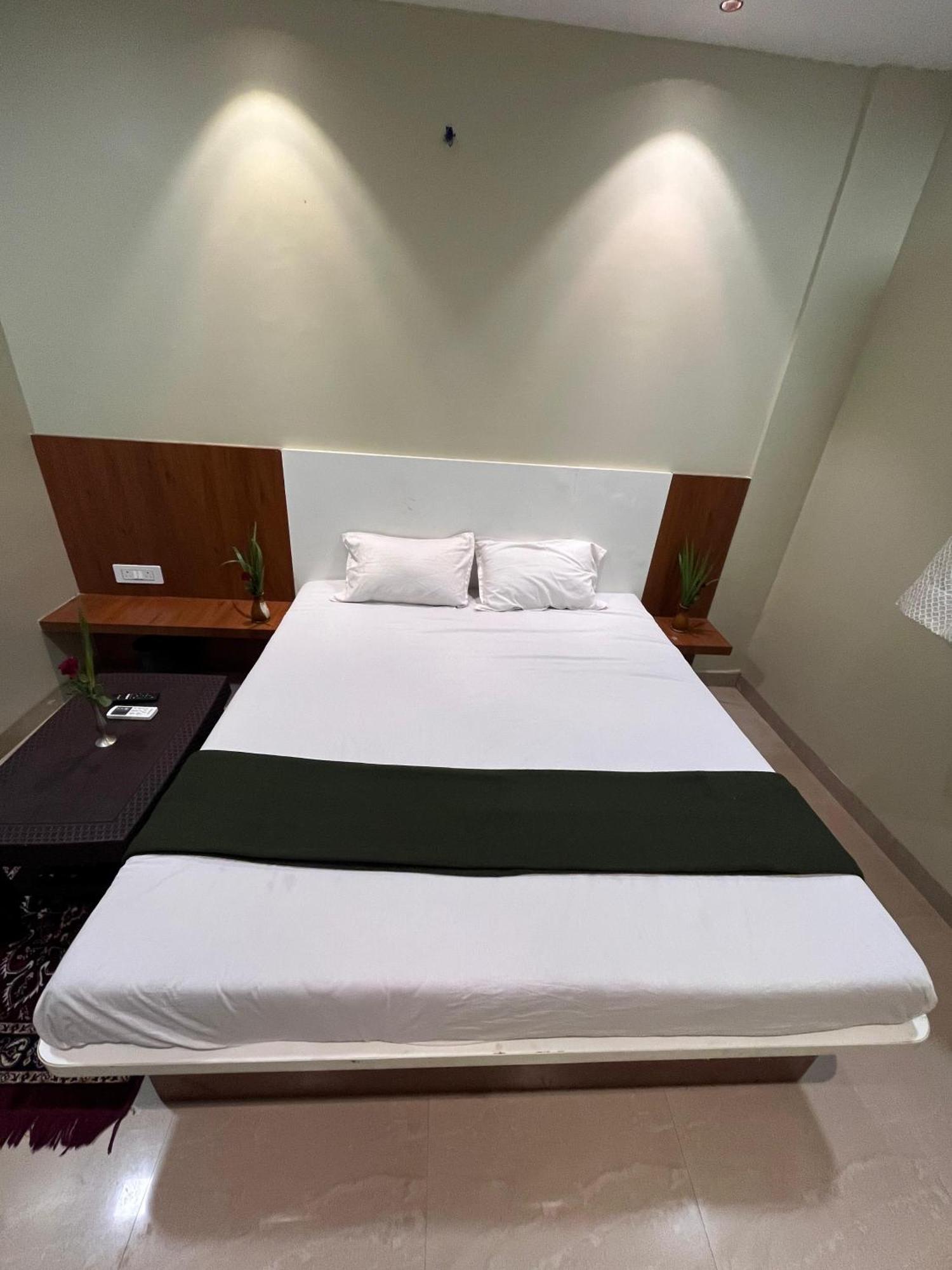 Hotel Sun Lodging Bhiwandi Exterior photo